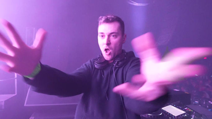 2023.10.27-deucez-skyway-1080p-37